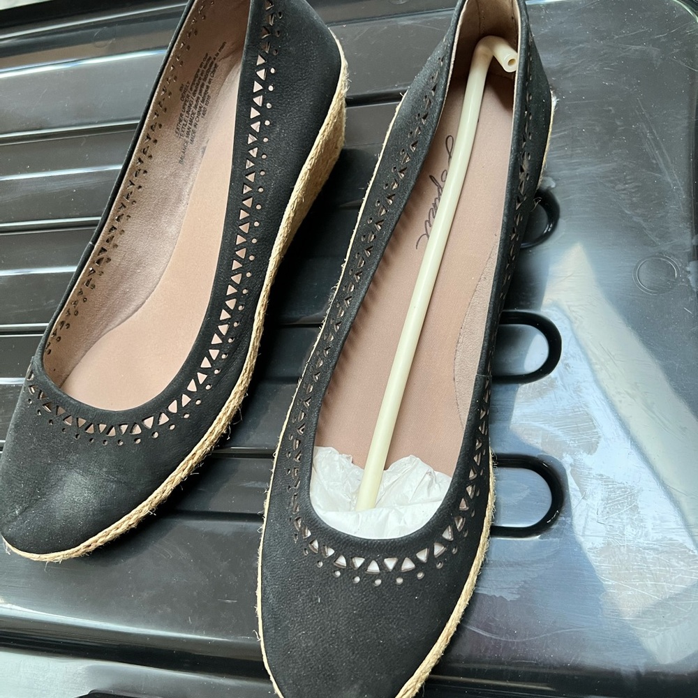 Black sueded Easy Spirit espadrille